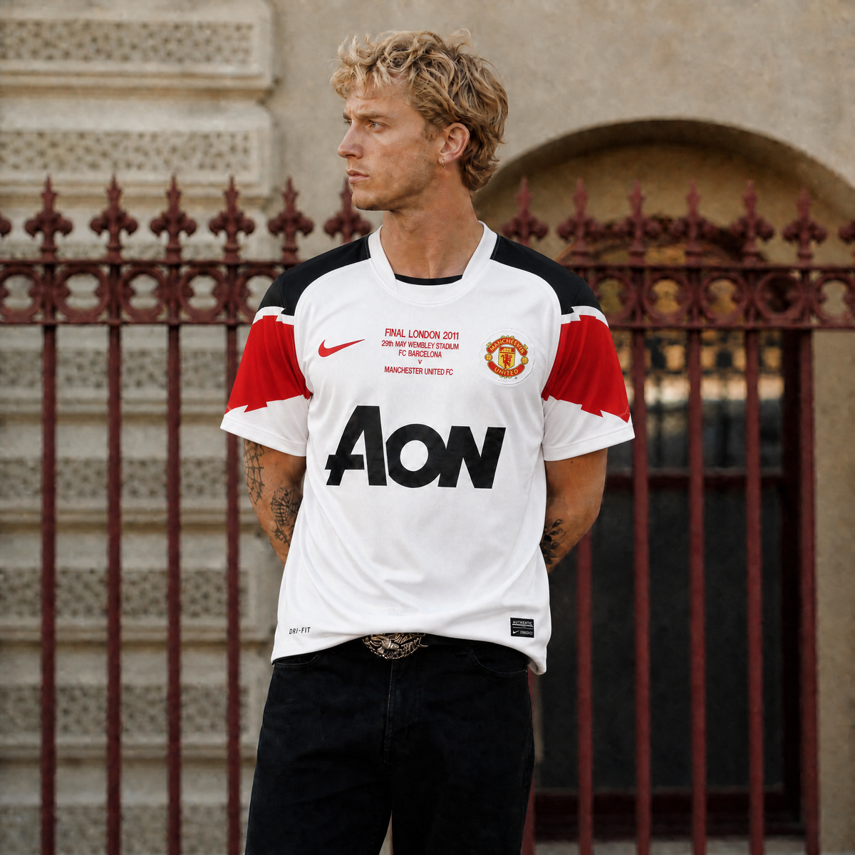 Chicharito Manchester United Away 2010/11 Jersey — image 3