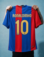 Ronaldinho Barcelona Home Jersey 2006/07 — image 4