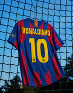 Ronaldinho Barcelona Home Jersey Champions League 2005/06 — image 4